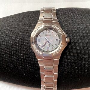 Seiko Women’s Diamond Bezel Bracelet Watch. Excellent condition.